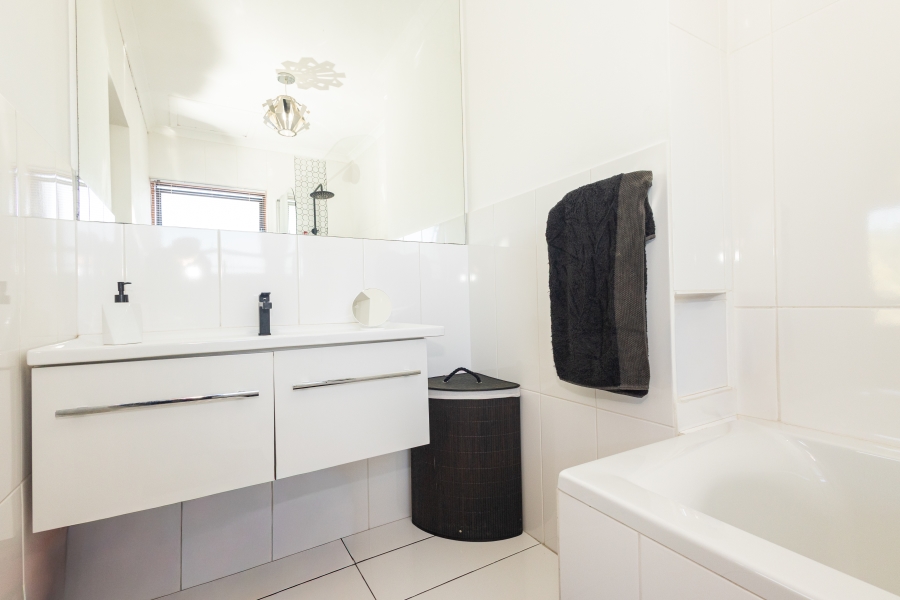 3 Bedroom Property for Sale in Hoheizen Western Cape